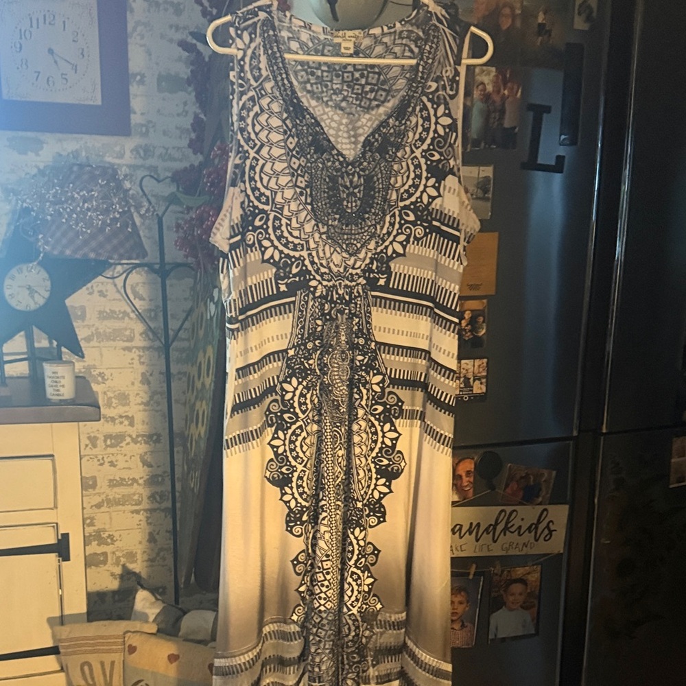 Chic Black and White Patterned Maxi Dress